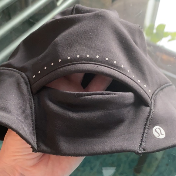 Lululemon Beanie with pony tail cut out - Picture 5 of 5